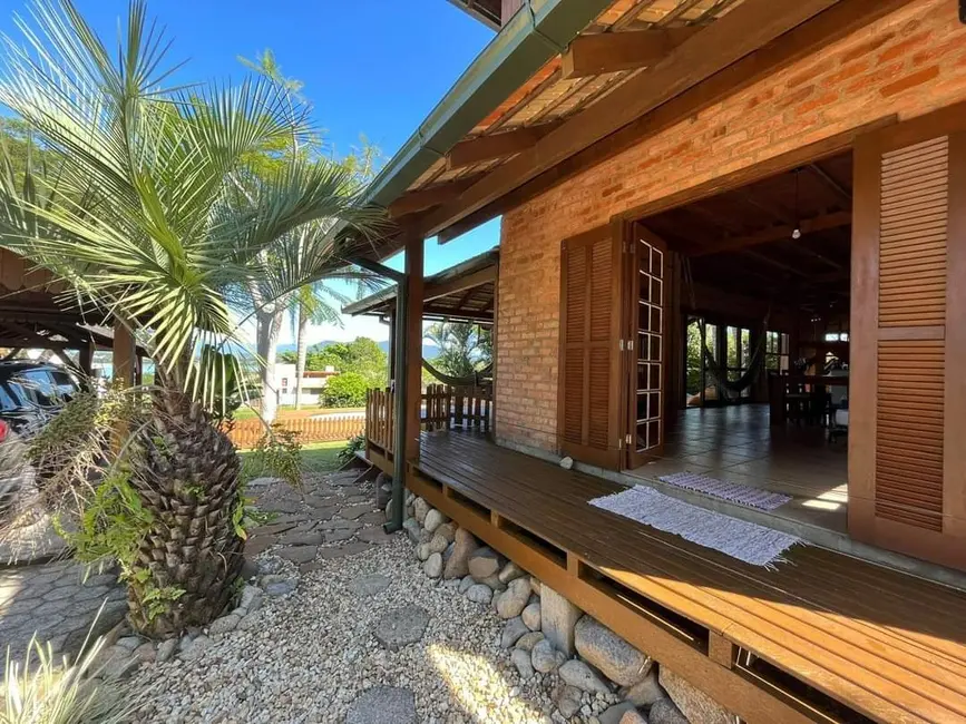 Foto 6 de Casa com 3 quartos à venda, 200m2 em Ibiraquera, Imbituba - SC