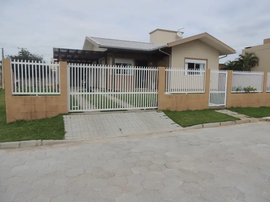 Foto 2 de Casa com 3 quartos à venda, 127m2 em Garopaba - SC