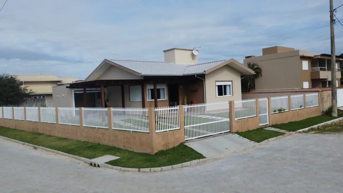 Foto 1 de Casa com 3 quartos à venda, 127m2 em Garopaba - SC
