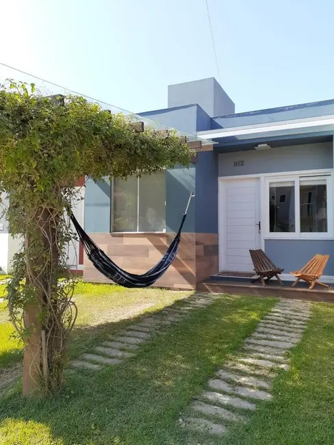 Foto 1 de Casa com 2 quartos à venda, 51m2 em Garopaba - SC