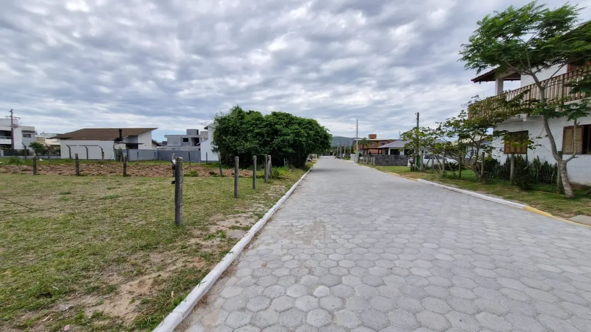 Foto 3 de Terreno / Lote à venda, 363m2 em Garopaba - SC