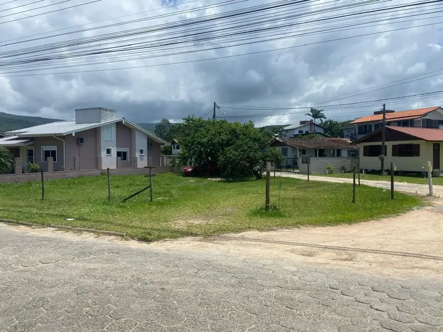 Foto 1 de Terreno / Lote à venda, 363m2 em Garopaba - SC