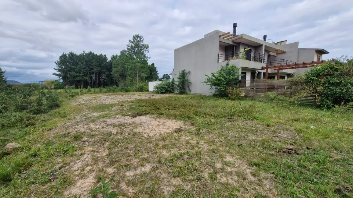 Foto 1 de Terreno / Lote à venda, 360m2 em Garopaba - SC