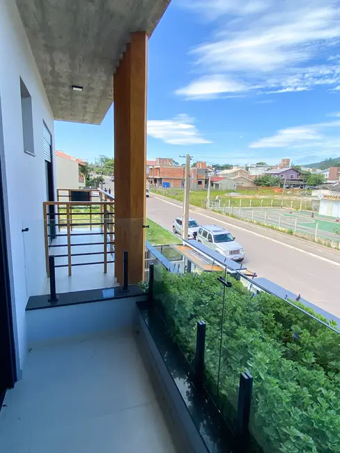 Foto 4 de Casa com 3 quartos à venda, 114m2 em Garopaba - SC