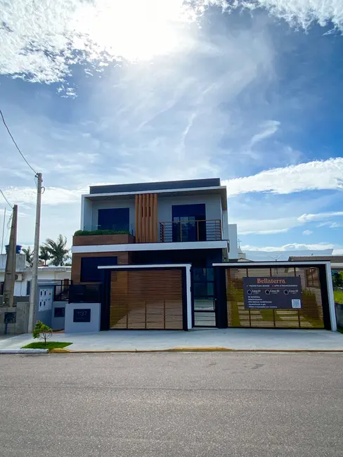 Foto 2 de Casa com 3 quartos à venda, 114m2 em Garopaba - SC