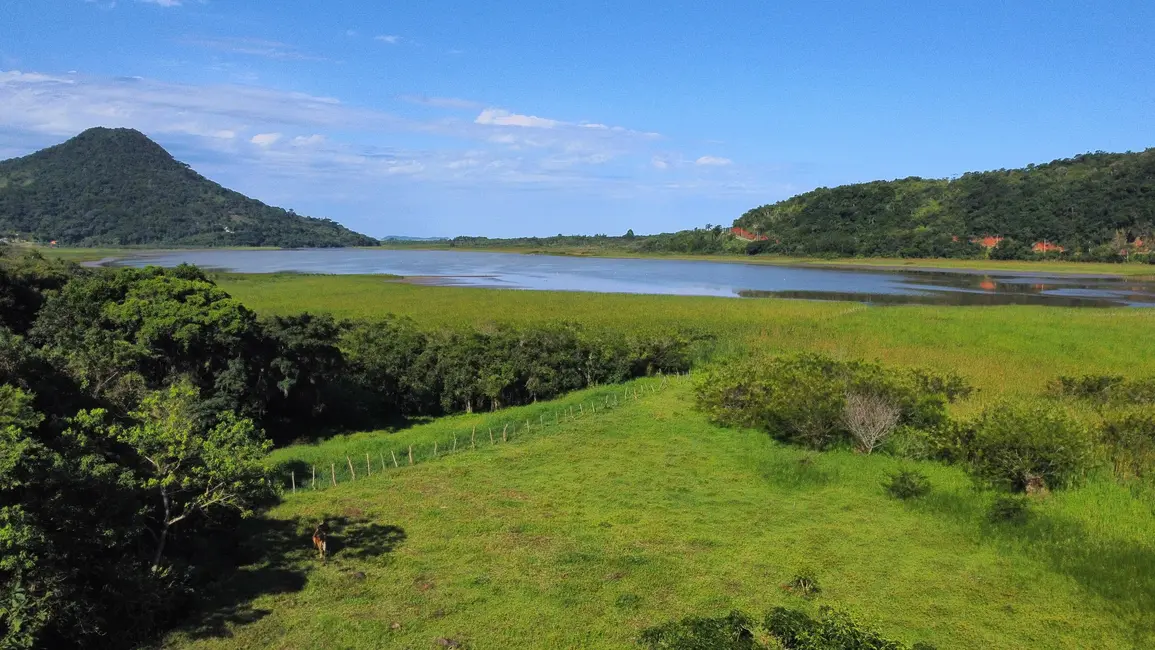 Foto 1 de Terreno / Lote à venda, 11070m2 em Garopaba - SC