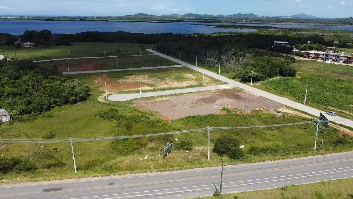 Foto 1 de Terreno / Lote à venda, 360m2 em Garopaba - SC