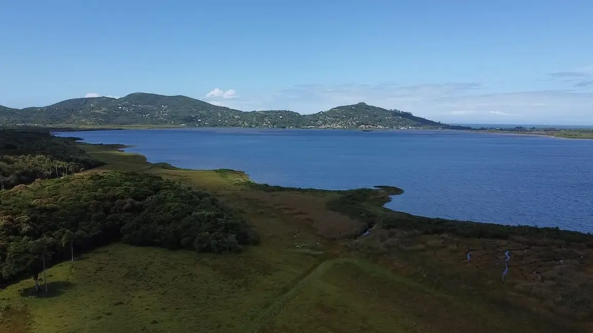 Foto 2 de Terreno / Lote à venda, 360m2 em Garopaba - SC