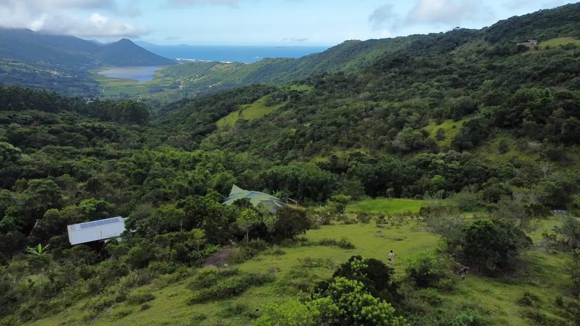 Foto 3 de Terreno / Lote à venda, 93000m2 em Garopaba - SC