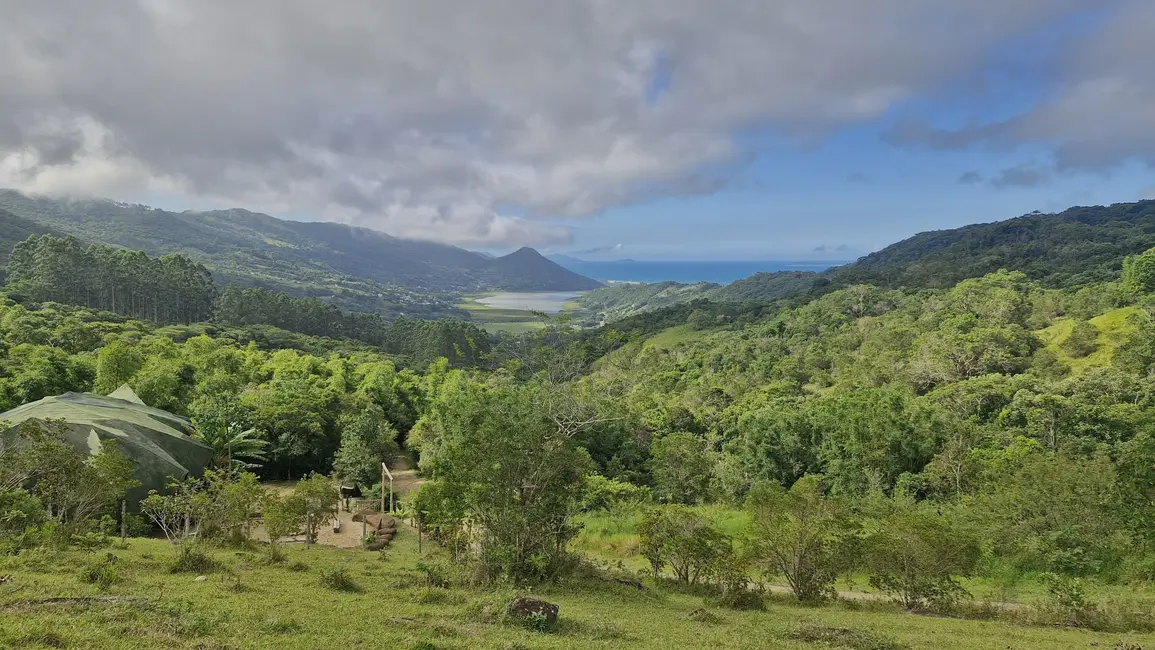 Foto 1 de Terreno / Lote à venda, 93000m2 em Garopaba - SC