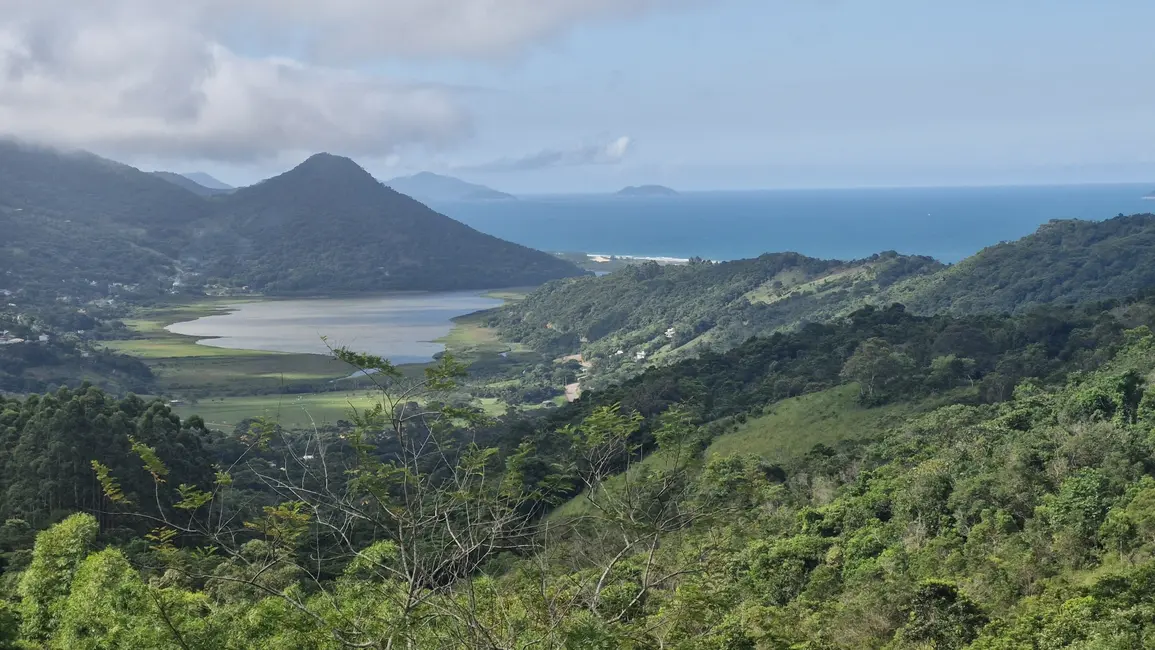 Foto 2 de Terreno / Lote à venda, 93000m2 em Garopaba - SC