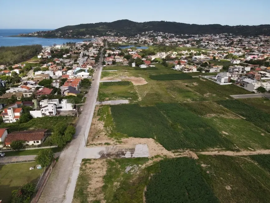 Foto 4 de Terreno / Lote à venda, 364m2 em Garopaba - SC