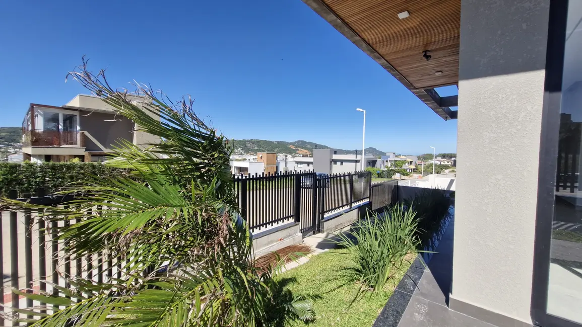 Foto 5 de Casa com 3 quartos à venda, 149m2 em Garopaba - SC