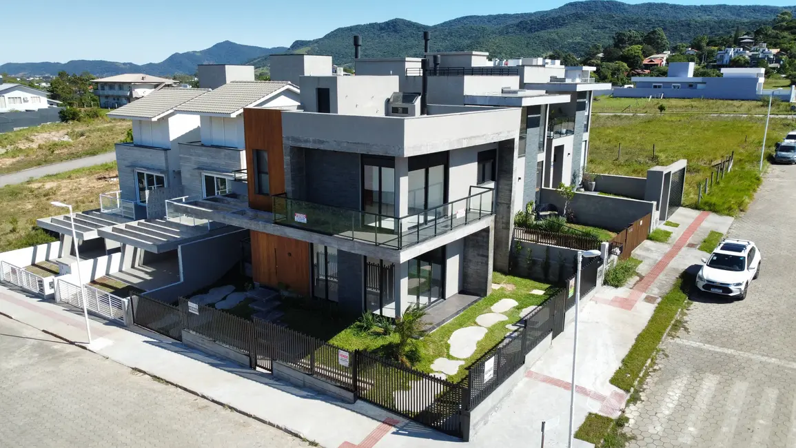 Foto 1 de Casa com 3 quartos à venda, 149m2 em Garopaba - SC