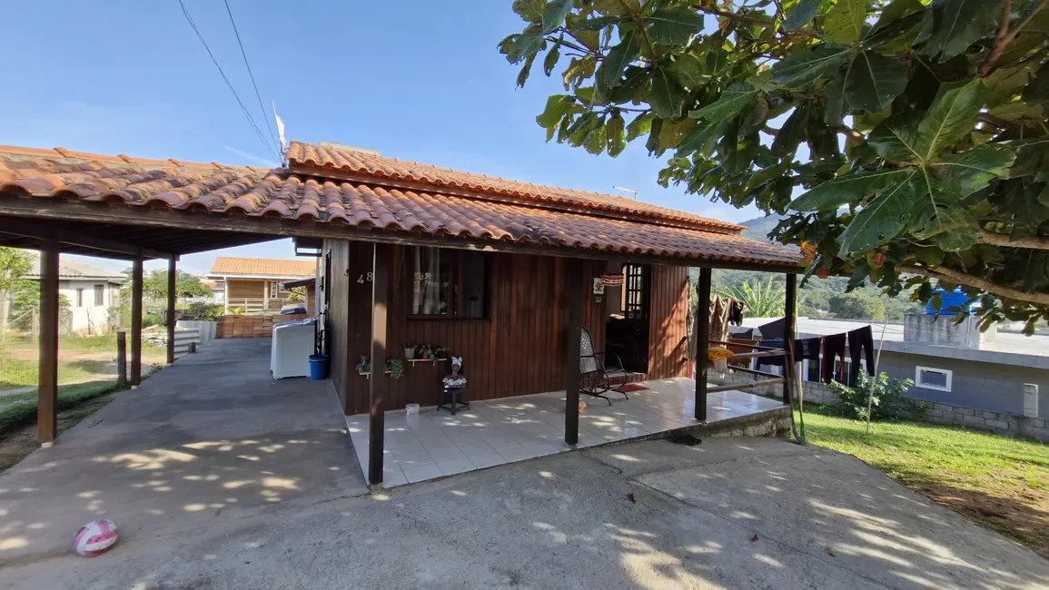 Foto 1 de Casa com 2 quartos à venda, 70m2 em Garopaba - SC