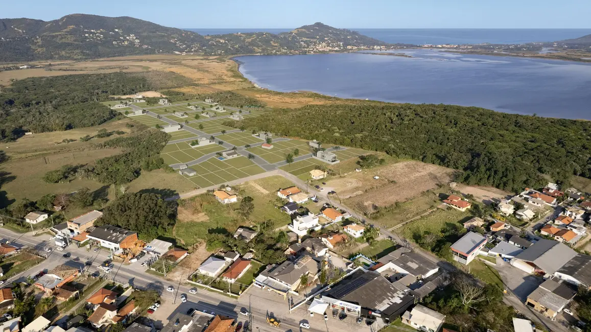 Foto 2 de Terreno / Lote à venda, 360m2 em Garopaba - SC