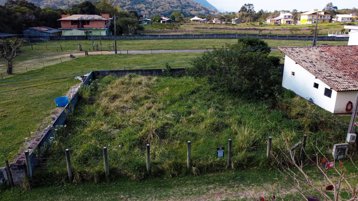 Foto 3 de Terreno / Lote à venda, 340m2 em Garopaba - SC