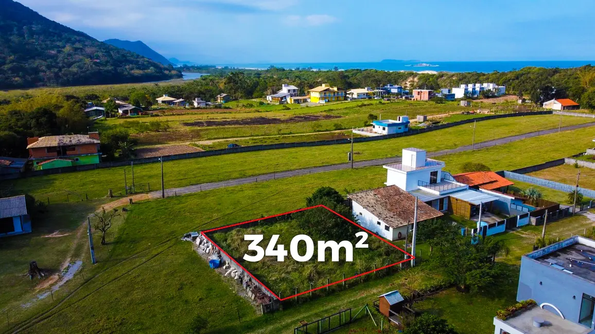 Foto 1 de Terreno / Lote à venda, 340m2 em Garopaba - SC