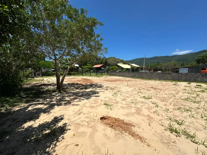 Foto 9 de Terreno / Lote à venda, 340m2 em Garopaba - SC