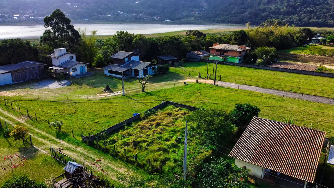 Foto 4 de Terreno / Lote à venda, 340m2 em Garopaba - SC
