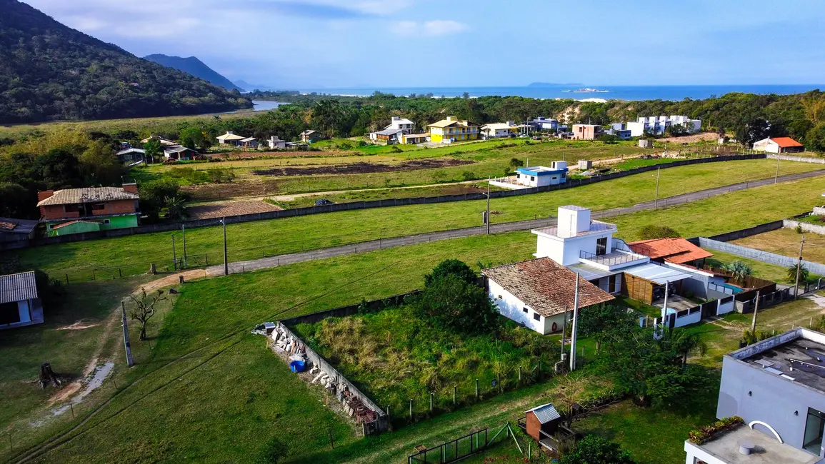 Foto 5 de Terreno / Lote à venda, 340m2 em Garopaba - SC