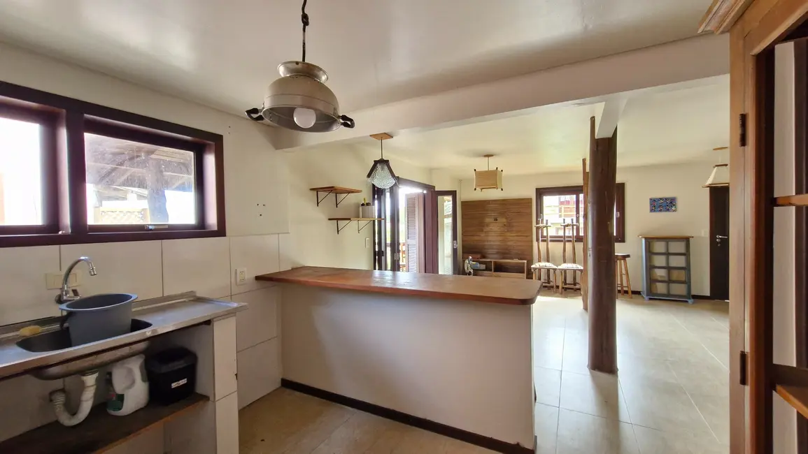 Foto 9 de Casa com 3 quartos à venda, 260m2 em Garopaba - SC