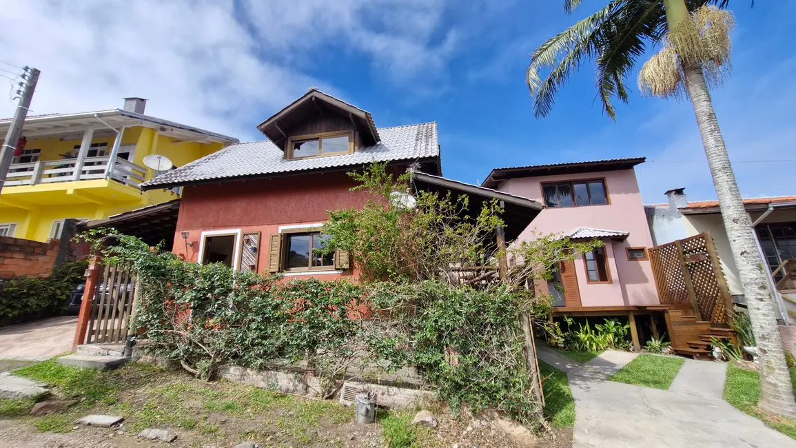 Foto 1 de Casa com 3 quartos à venda, 260m2 em Garopaba - SC