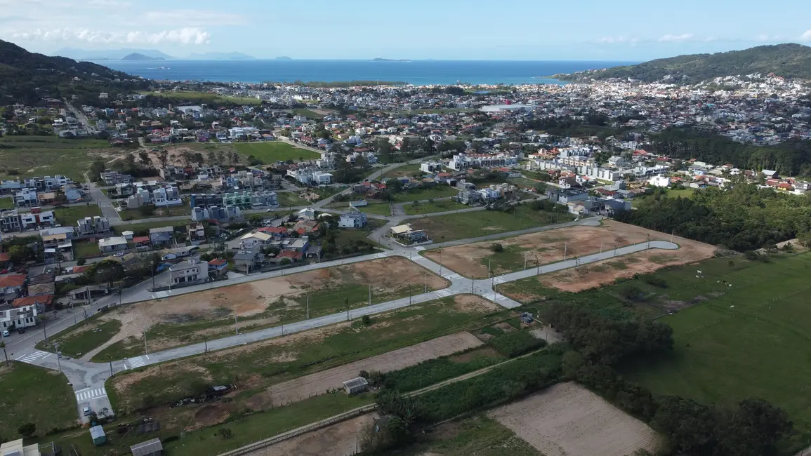 Foto 1 de Terreno / Lote à venda, 360m2 em Garopaba - SC