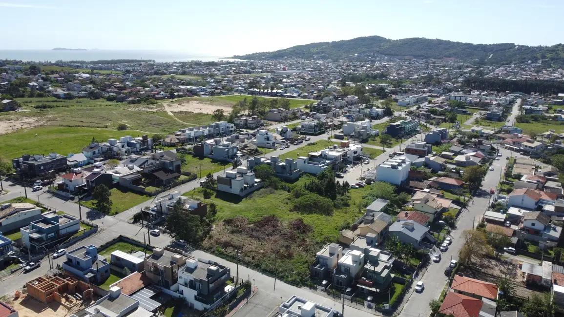 Foto 4 de Terreno / Lote à venda, 687m2 em Garopaba - SC