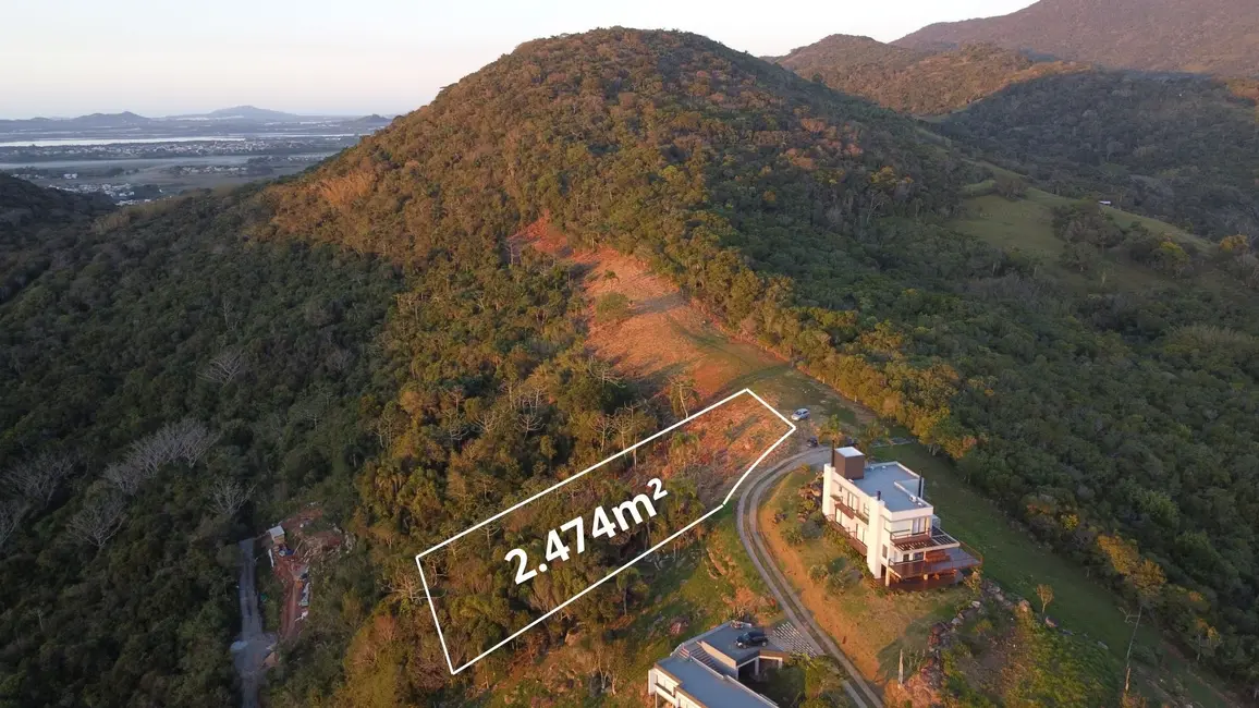 Foto 1 de Terreno / Lote à venda, 2474m2 em Garopaba - SC