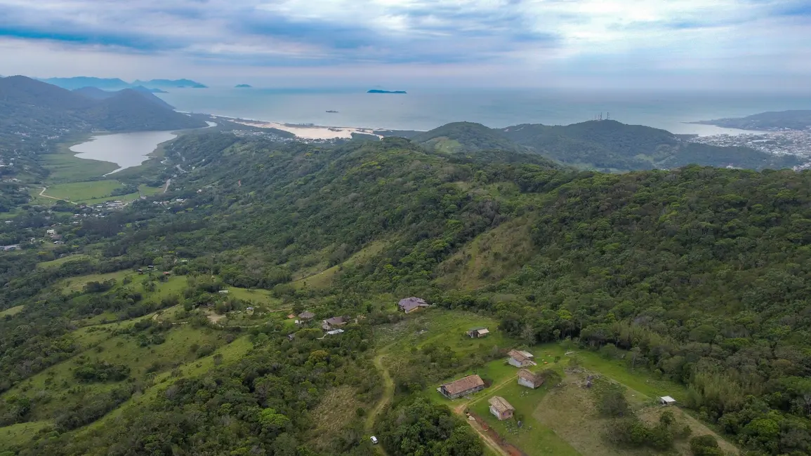 Foto 4 de Terreno / Lote à venda, 20118m2 em Garopaba - SC
