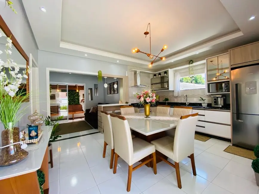 Foto 4 de Casa com 5 quartos à venda, 255m2 em Centro, Paulo Lopes - SC