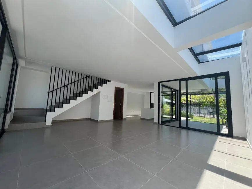 Foto 9 de Casa com 2 quartos à venda, 145m2 em Garopaba - SC