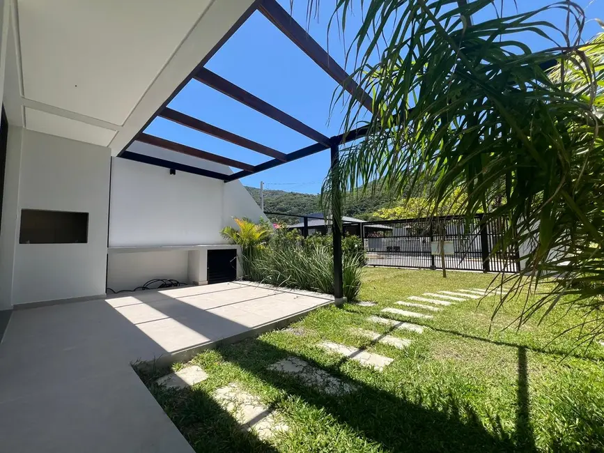 Foto 3 de Casa com 2 quartos à venda, 145m2 em Garopaba - SC