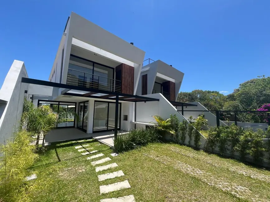 Foto 1 de Casa com 2 quartos à venda, 145m2 em Garopaba - SC