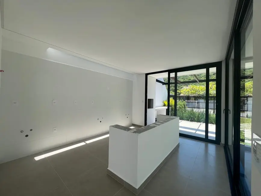 Foto 6 de Casa com 2 quartos à venda, 145m2 em Garopaba - SC