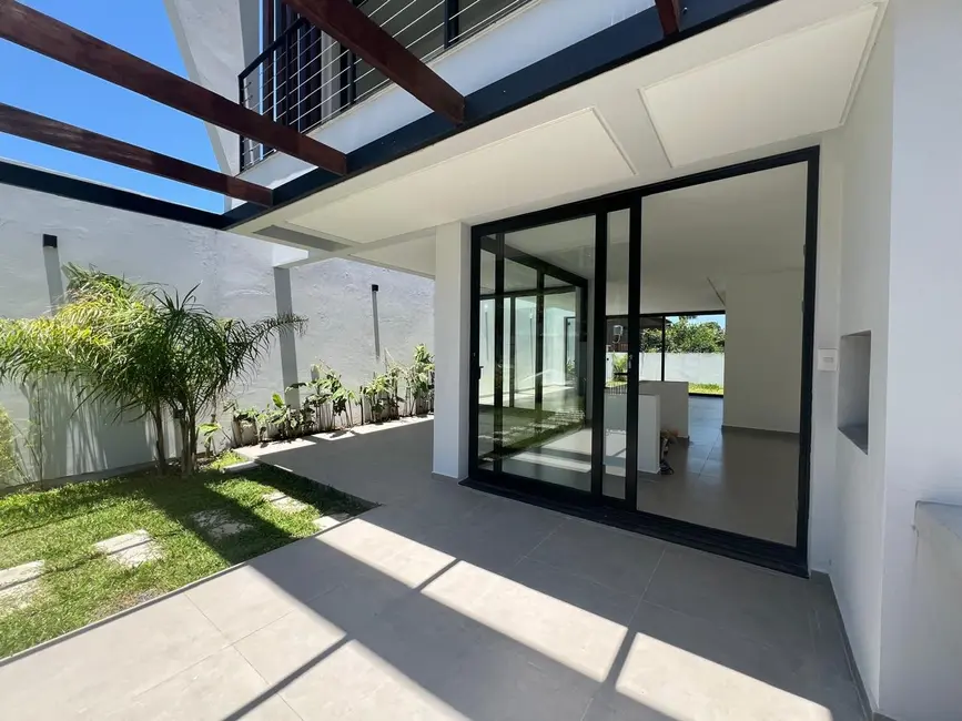 Foto 4 de Casa com 2 quartos à venda, 145m2 em Garopaba - SC