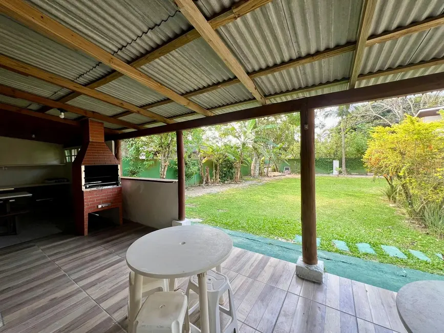 Foto 1 de Terreno / Lote à venda, 360m2 em Garopaba - SC