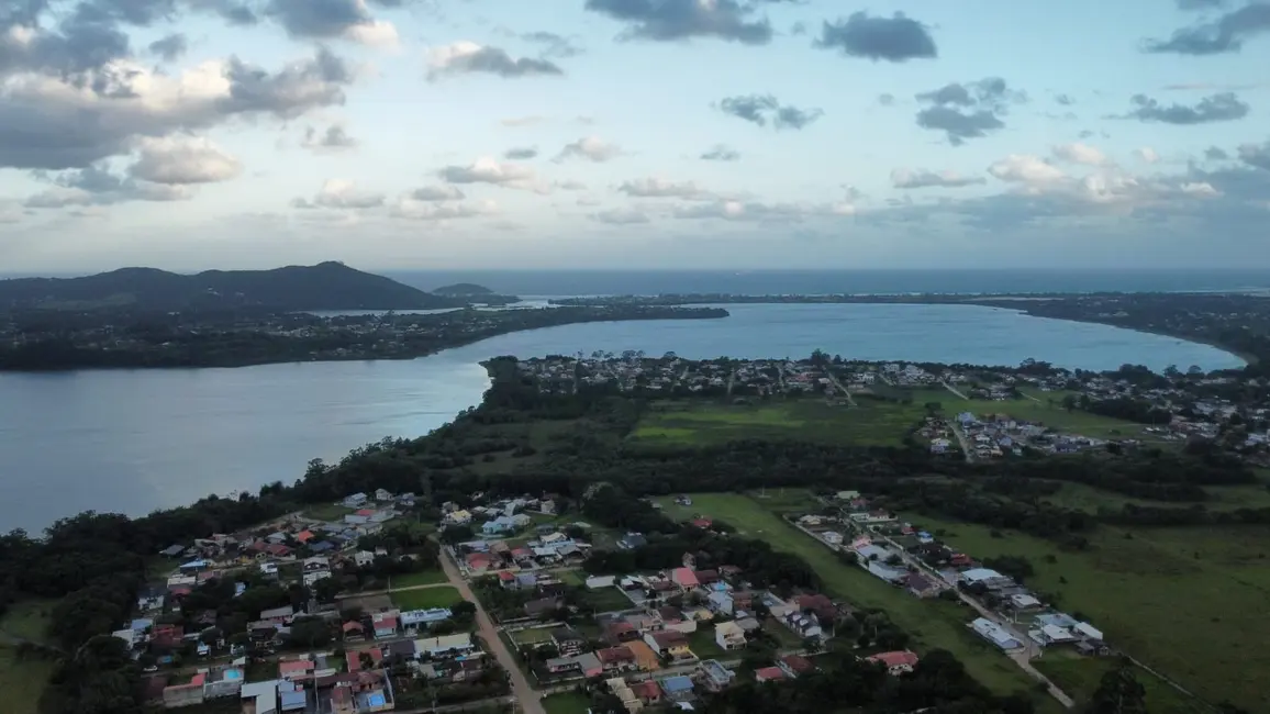 Foto 2 de Terreno / Lote à venda, 324m2 em Araçatuba, Imbituba - SC