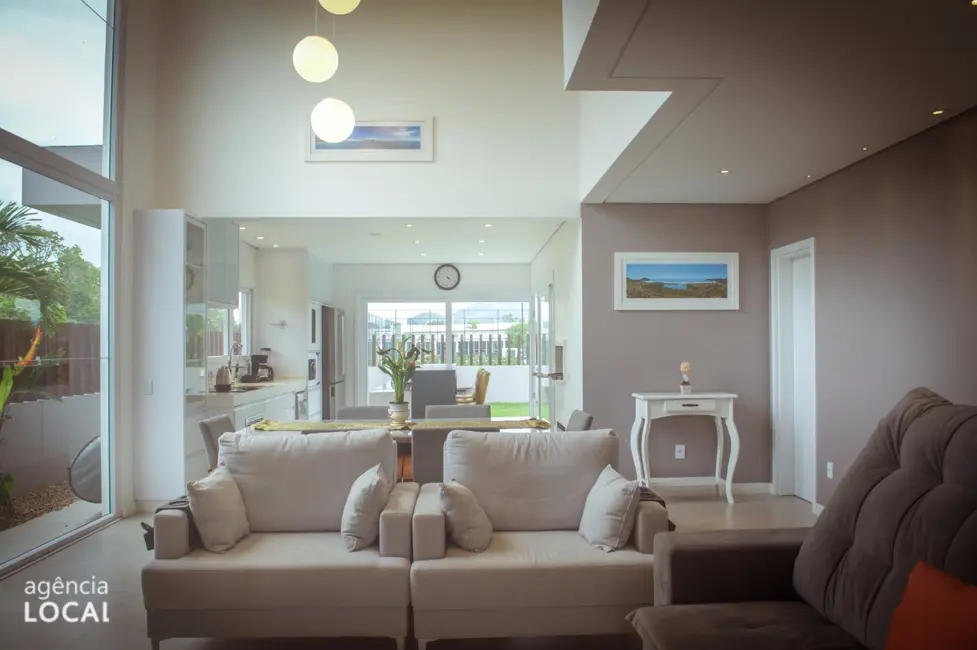 Foto 5 de Casa de Condomínio com 3 quartos à venda, 350m2 em Garopaba - SC