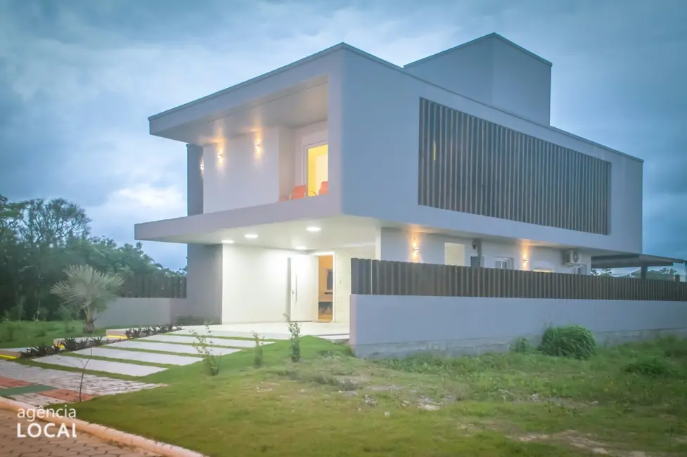 Foto 1 de Casa de Condomínio com 3 quartos à venda, 350m2 em Garopaba - SC
