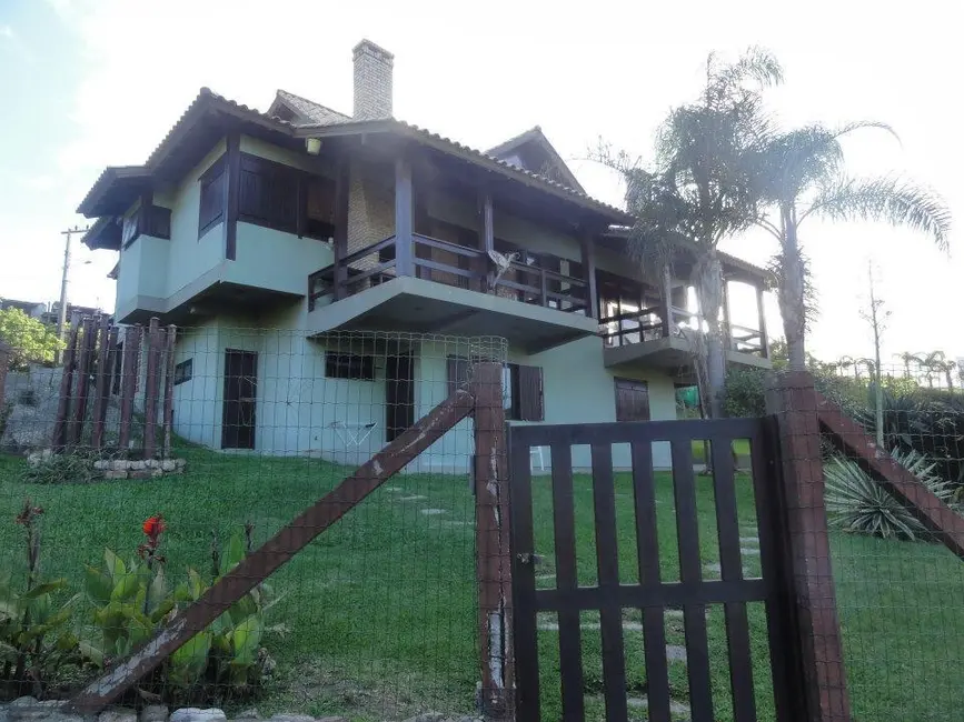 Casa com 8 quartos à venda, 266m2 em Garopaba - SC - imagem 6 Foto 6 de Casa com 8 quartos à venda, 266m2 em Garopaba - SC