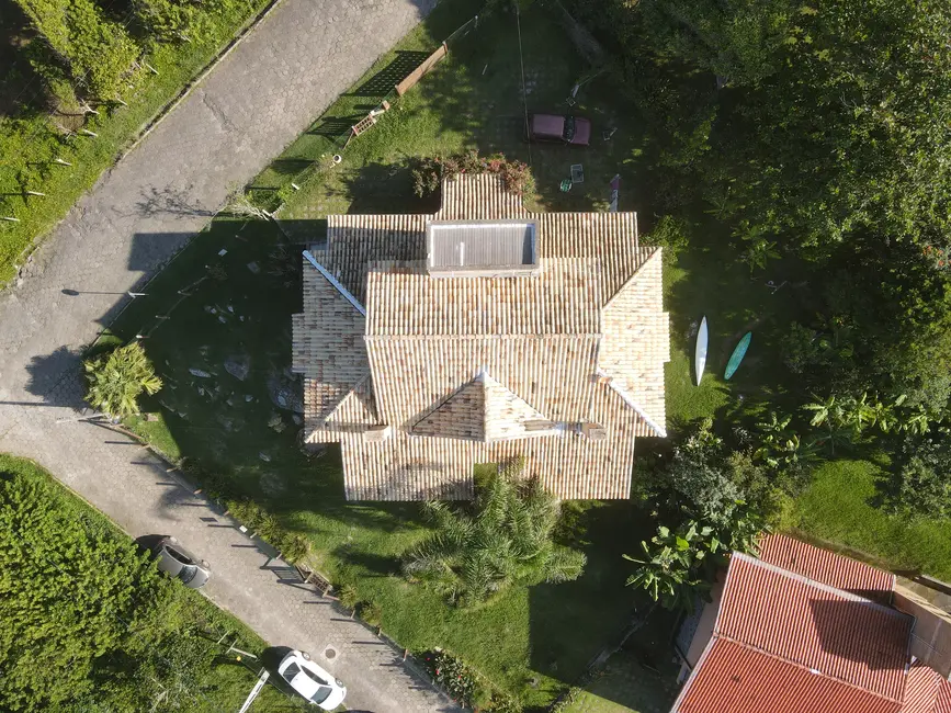 Casa com 8 quartos à venda, 266m2 em Garopaba - SC - imagem 5 Foto 5 de Casa com 8 quartos à venda, 266m2 em Garopaba - SC