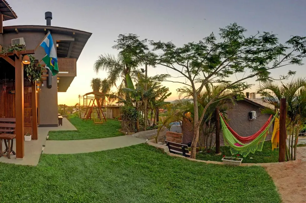 Foto 8 de Pousada com 13 quartos à venda, 600m2 em Garopaba - SC