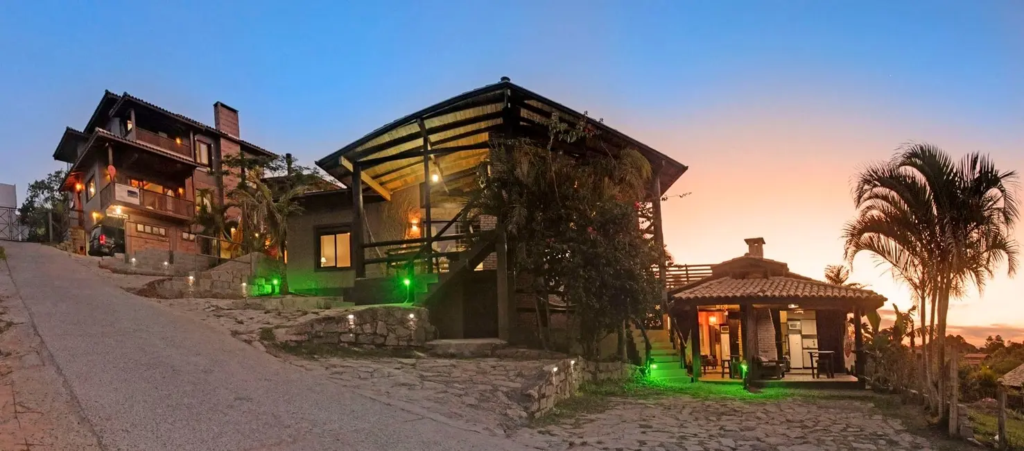 Foto 2 de Pousada com 13 quartos à venda, 600m2 em Garopaba - SC