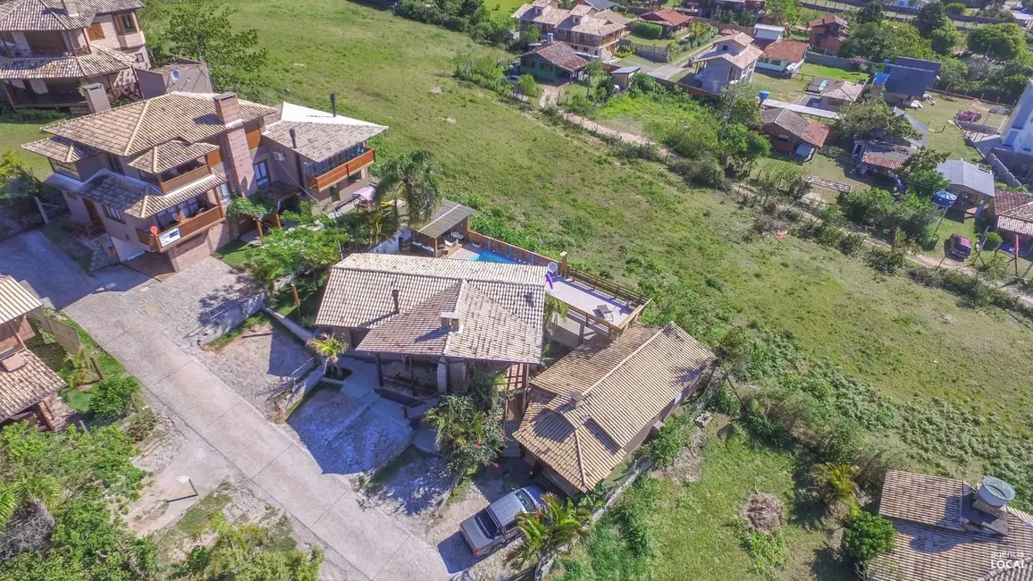 Foto 1 de Pousada com 13 quartos à venda, 600m2 em Garopaba - SC