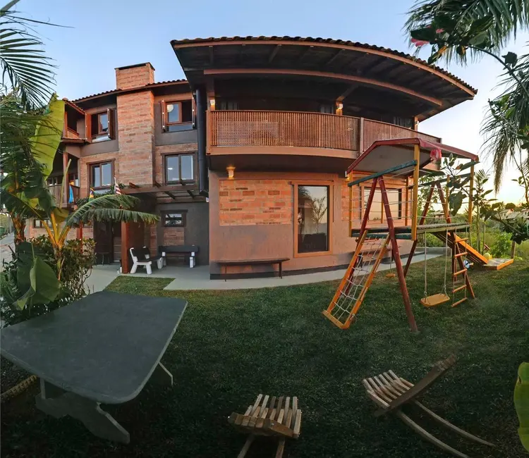 Foto 4 de Pousada com 13 quartos à venda, 600m2 em Garopaba - SC