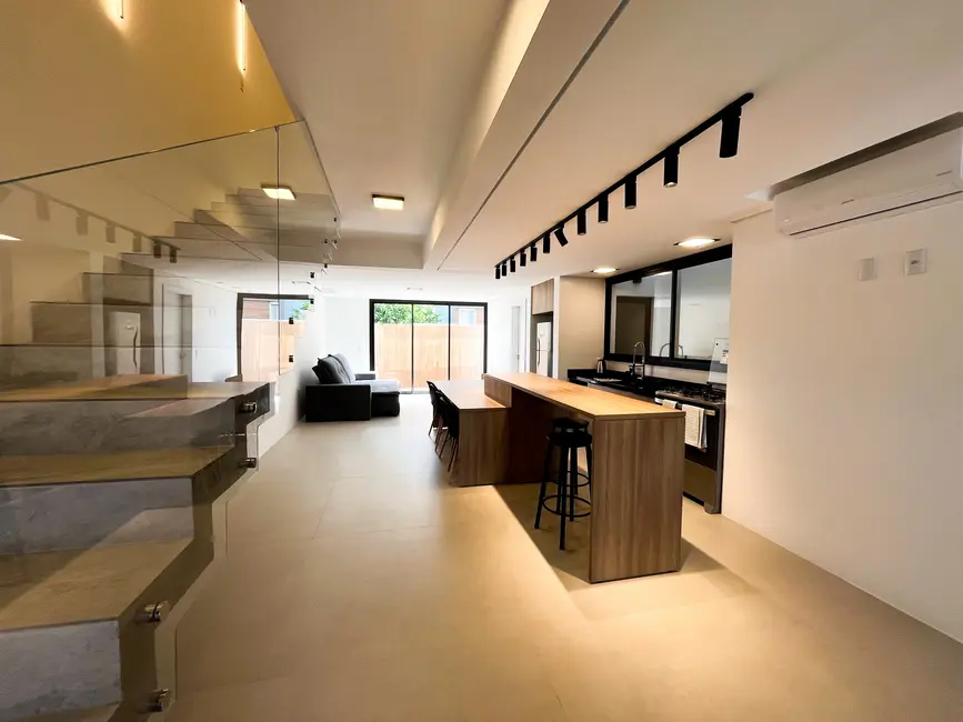 Foto 2 de Casa com 4 quartos à venda, 172m2 em Garopaba - SC