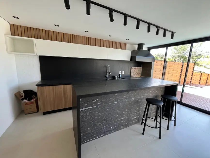 Foto 1 de Casa com 4 quartos à venda, 172m2 em Garopaba - SC