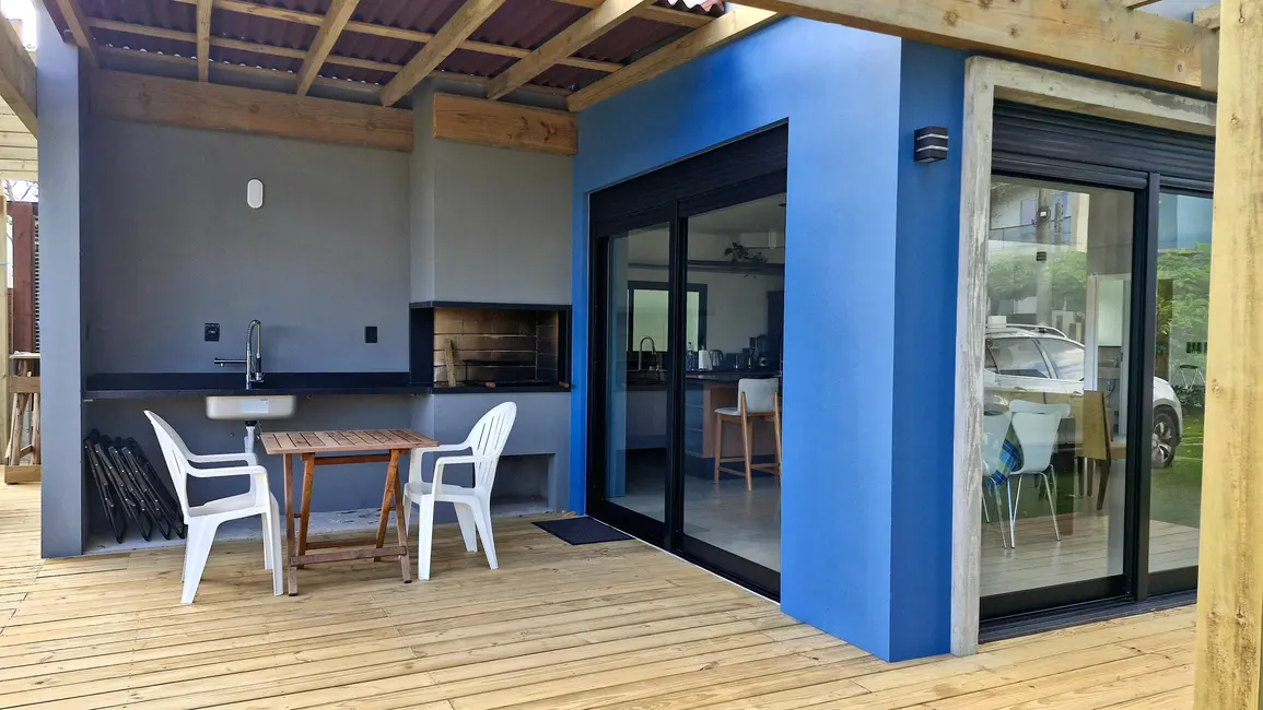 Foto 3 de Casa com 3 quartos à venda, 130m2 em Garopaba - SC